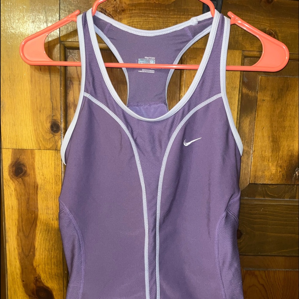 Nike top size small